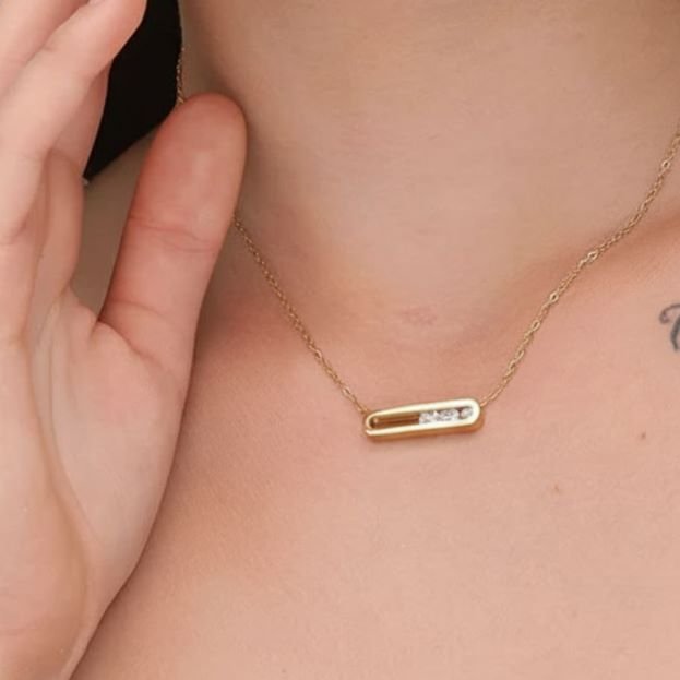 Linear Lumière Pendant Necklace2