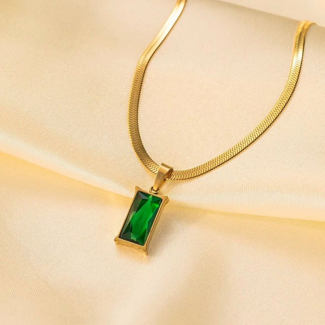 Emerald Aura Pendant Necklace