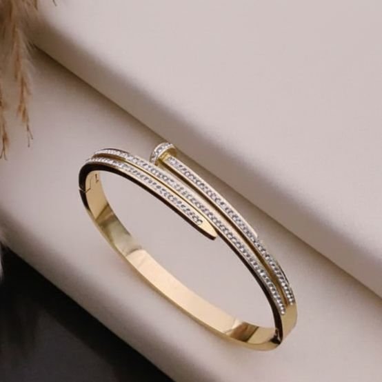 Sleek Nail-Design Anti-Tarnish Crystal Bracelet 2